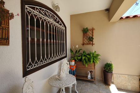 Casa de condomínio à venda com 235m², 4 quartos e 4 vagasVaranda