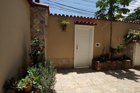 Casa de condomínio à venda com 235m², 4 quartos e 4 vagasQuintal