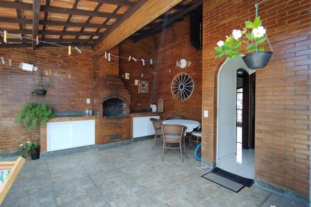 Casa de condomínio à venda com 235m², 4 quartos e 4 vagasÁrea gourmet