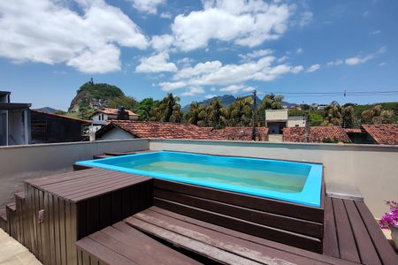 Casa de condomínio à venda com 235m², 4 quartos e 4 vagasPiscina