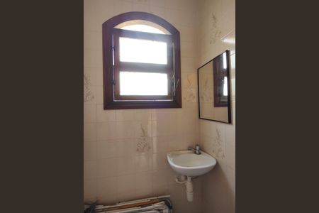 Casa de condomínio à venda com 235m², 4 quartos e 4 vagasLavabo