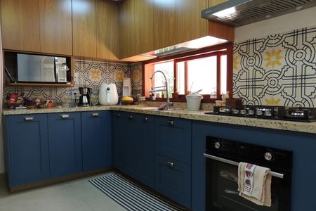 Casa de condomínio à venda com 235m², 4 quartos e 4 vagasCozinha - Armários