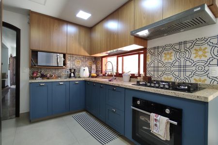 Casa de condomínio à venda com 235m², 4 quartos e 4 vagasCozinha - Armários