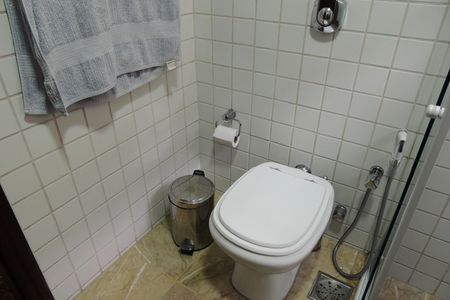 Casa de condomínio à venda com 235m², 4 quartos e 4 vagasBanheiro Social