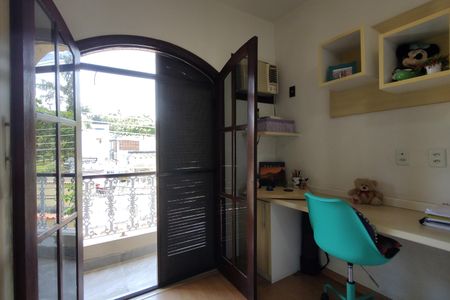 Casa de condomínio à venda com 235m², 4 quartos e 4 vagasQuarto 4