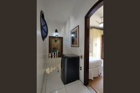 Casa de condomínio à venda com 235m², 4 quartos e 4 vagasHall 