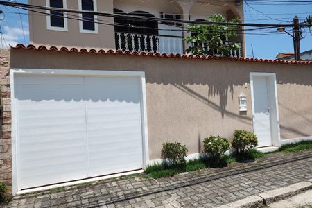 Casa de condomínio à venda com 235m², 4 quartos e 4 vagasFachada