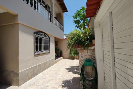 Casa de condomínio à venda com 235m², 4 quartos e 4 vagasFachada