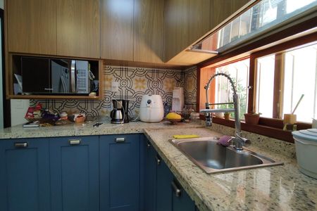 Casa de condomínio à venda com 235m², 4 quartos e 4 vagasCozinha - Armários