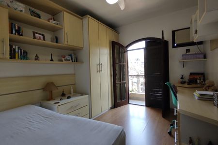 Casa de condomínio à venda com 235m², 4 quartos e 4 vagasQuarto 4