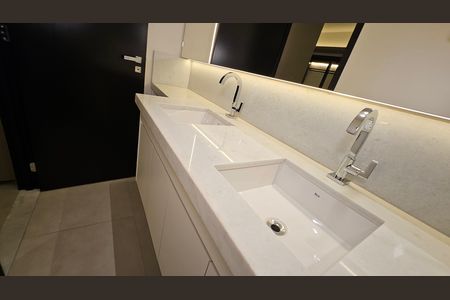 Apartamento para alugar com 72m², 2 quartos e 1 vaga Apartamento para alugar com 72m², 2 quartos e 1 vagaBanheiro da Suíte 1