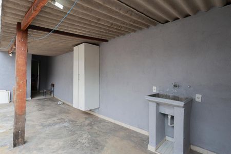 Casa à venda com 100m², 2 quartos e 1 vagaÁrea de serviço