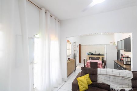 Casa para alugar com 100m², 2 quartos e 2 vagasSala/Cozinha