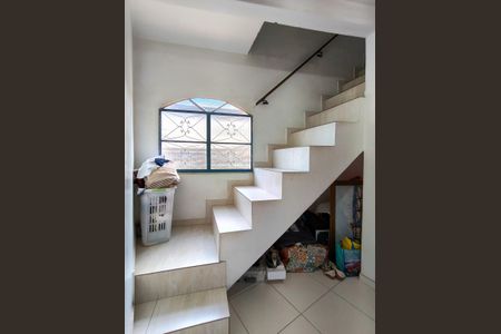 Casa à venda com 80m², 3 quartos e 1 vagaEscada