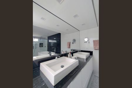 Casa à venda com 420m², 3 quartos e 8 vagasSuíte 1 Banheiro 