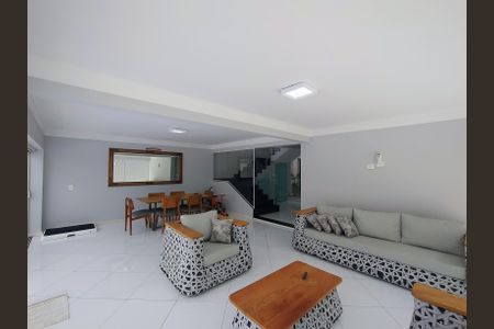 Casa à venda com 420m², 3 quartos e 8 vagasSala da Piscina 
