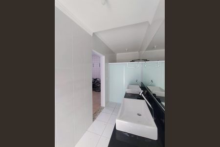 Casa à venda com 420m², 3 quartos e 8 vagasBanheiro de serviço