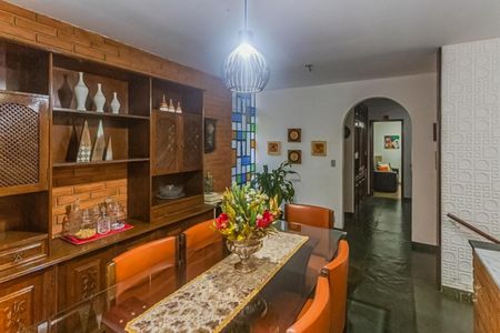 Casa à venda com 4 quartos, 256m² em Mangabeiras, Belo Horizonte