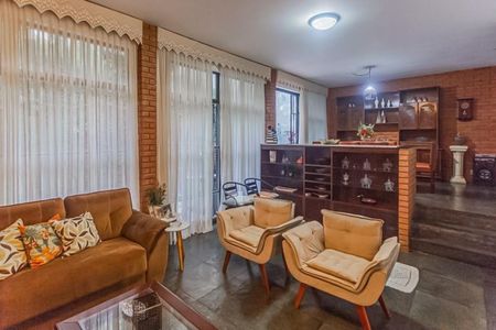 Casa à venda com 4 quartos, 256m² em Mangabeiras, Belo Horizonte