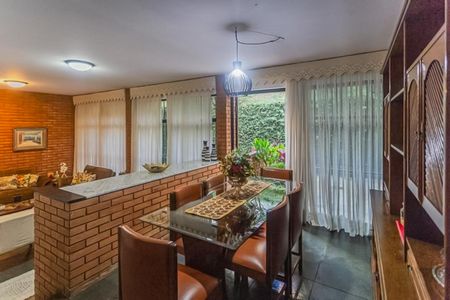 Casa à venda com 4 quartos, 256m² em Mangabeiras, Belo Horizonte