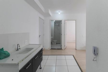 Sala/Cozinha de apartamento para alugar com 2 quartos, 32m² em Fazenda da Juta, São Paulo