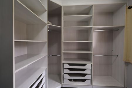 Casa de condomínio à venda com 155m², 2 quartos e 2 vagasCloset da suíte 