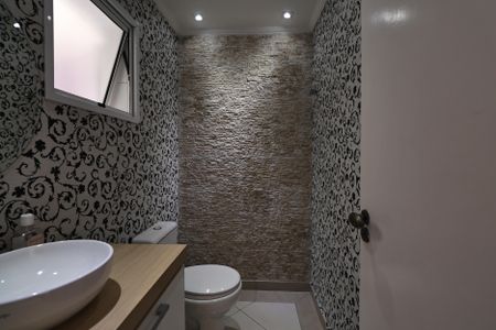 Casa de condomínio à venda com 155m², 2 quartos e 2 vagasLavabo 