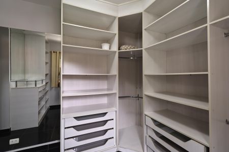 Casa de condomínio à venda com 155m², 2 quartos e 2 vagasCloset da suíte 