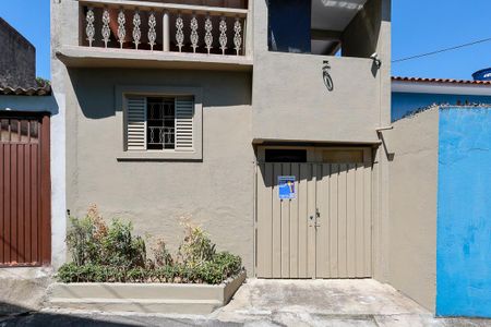 Casa à venda com 120m², 1 quarto e 1 vaga Casa à venda com 120m², 1 quarto e 1 vagaFachada