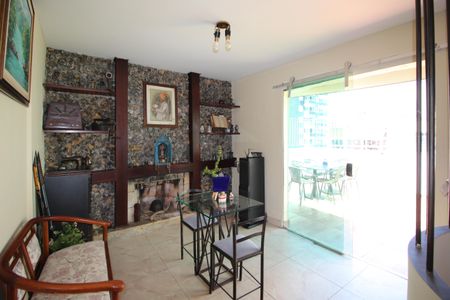 Apartamento para alugar com 210m², 2 quartos e 2 vagas Apartamento para alugar com 210m², 2 quartos e 2 vagasSala