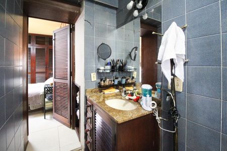 Apartamento para alugar com 210m², 2 quartos e 2 vagas Apartamento para alugar com 210m², 2 quartos e 2 vagasBanheiro da Suíte