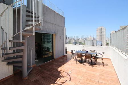 Apartamento para alugar com 210m², 2 quartos e 2 vagas Apartamento para alugar com 210m², 2 quartos e 2 vagasSacada
