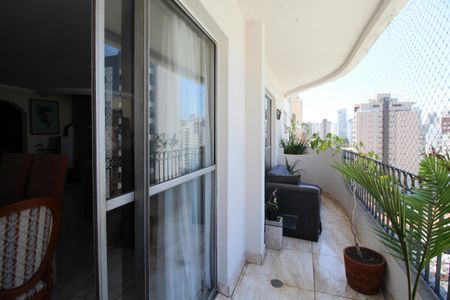 Apartamento para alugar com 210m², 2 quartos e 2 vagas Apartamento para alugar com 210m², 2 quartos e 2 vagasVaranda