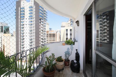 Apartamento para alugar com 210m², 2 quartos e 2 vagas Apartamento para alugar com 210m², 2 quartos e 2 vagasVaranda