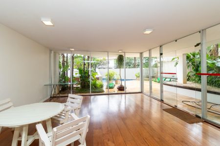 Apartamento à venda com 186m², 3 quartos e 2 vagas Apartamento à venda com 186m², 3 quartos e 2 vagasÁrea Comum - Salão de Festas