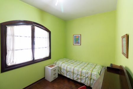 Casa à venda com 240m², 3 quartos e 2 vagas Casa à venda com 240m², 3 quartos e 2 vagasQuarto 2