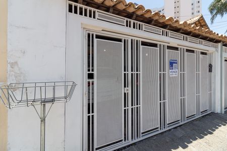 Casa à venda com 240m², 3 quartos e 2 vagas Casa à venda com 240m², 3 quartos e 2 vagasFachada