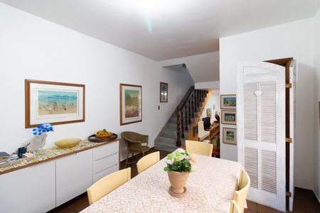 Casa à venda com 240m², 3 quartos e 2 vagas Casa à venda com 240m², 3 quartos e 2 vagasSala de jantar