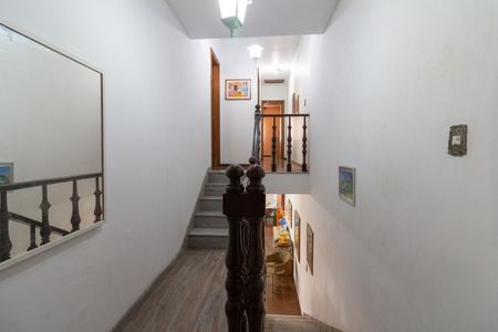 Casa à venda com 240m², 3 quartos e 2 vagas Casa à venda com 240m², 3 quartos e 2 vagasCorredor interno