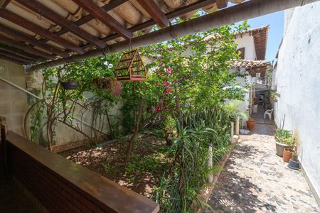 Casa à venda com 240m², 3 quartos e 2 vagas Casa à venda com 240m², 3 quartos e 2 vagasÁrea de serviço