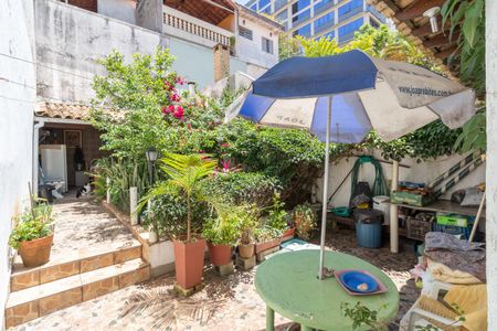 Casa à venda com 240m², 3 quartos e 2 vagas Casa à venda com 240m², 3 quartos e 2 vagasÁrea de serviço