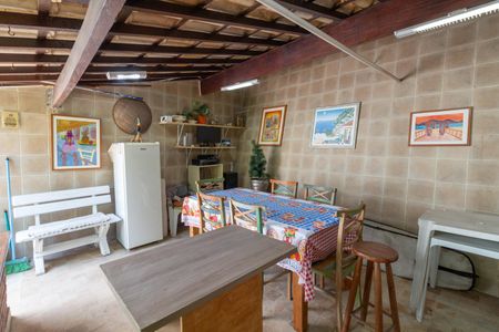 Casa à venda com 240m², 3 quartos e 2 vagas Casa à venda com 240m², 3 quartos e 2 vagasÁrea de lazer