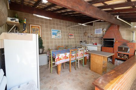 Casa à venda com 240m², 3 quartos e 2 vagas Casa à venda com 240m², 3 quartos e 2 vagasÁrea de lazer