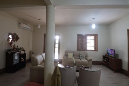 Sala 1 de casa à venda com 3 quartos, 240m² em Estância Velha, Canoas