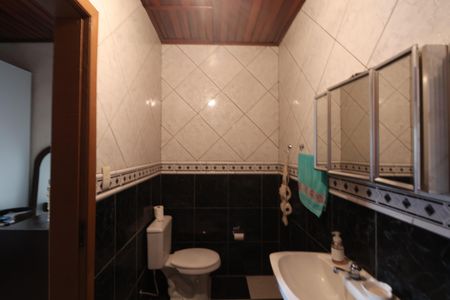 Casa à venda com 240m², 3 quartos e 2 vagasBanheiro da Suíte