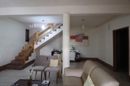 Sala 1 de casa à venda com 3 quartos, 240m² em Estância Velha, Canoas