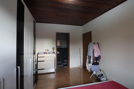 Casa à venda com 240m², 3 quartos e 2 vagasSuite