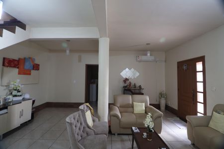 Casa à venda com 240m², 3 quartos e 2 vagasSala 1