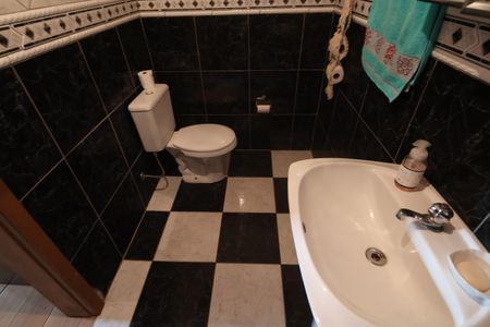 Casa à venda com 240m², 3 quartos e 2 vagasBanheiro da Suíte