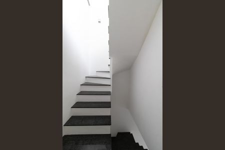 Casa de condomínio à venda com 87m², 2 quartos e 2 vagas Casa de condomínio à venda com 87m², 2 quartos e 2 vagasEscadas